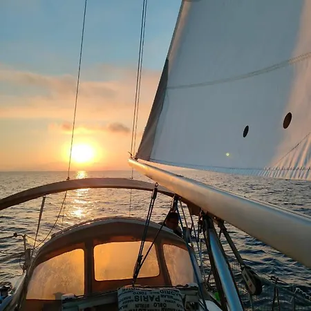 Le Voilier Du Soleil Botel